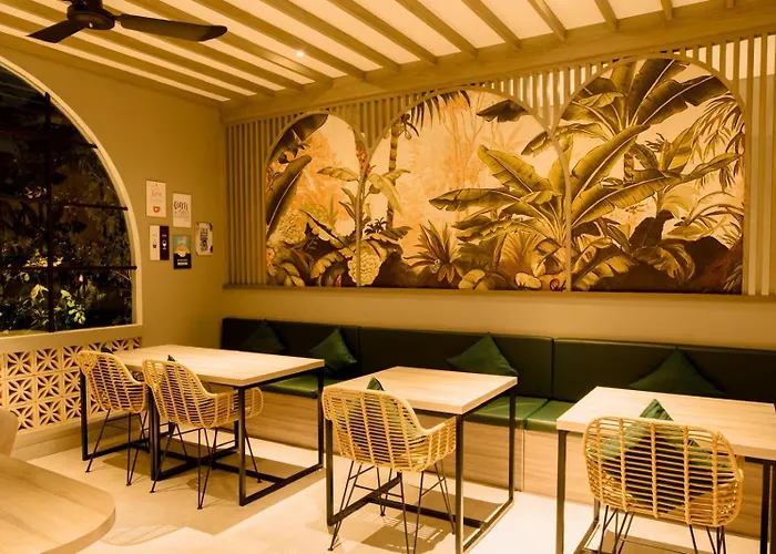 Greenforest Anahata 5 Star ホテル